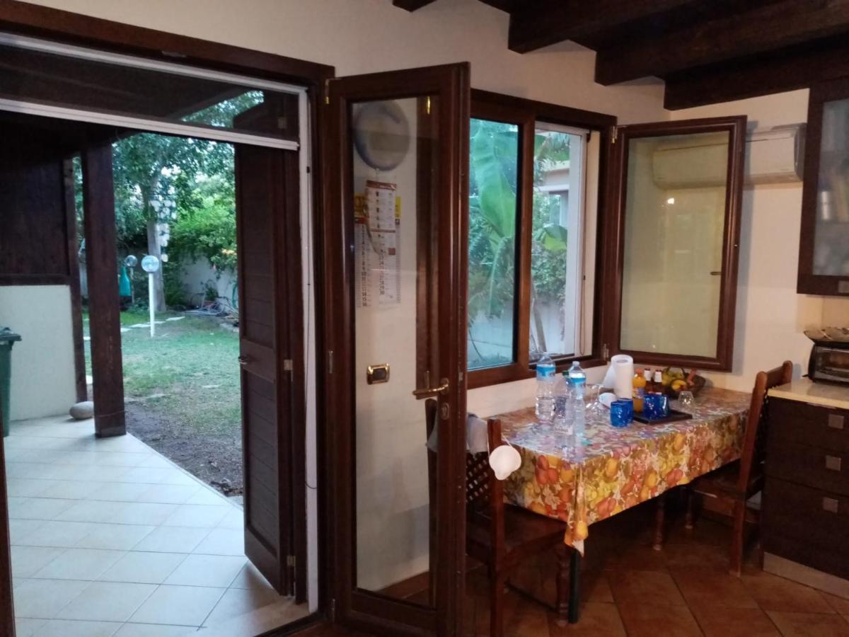 Brezza Di Mare Appartamento In Villa Con Giardino E Spiaggia ,Casa Vacanze Al Mare Куарту-Сант'Элена Экстерьер фото