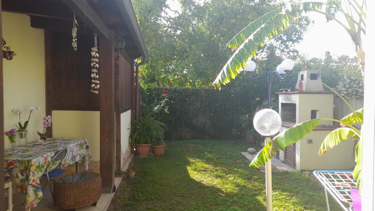 Brezza Di Mare Appartamento In Villa Con Giardino E Spiaggia ,Casa Vacanze Al Mare Куарту-Сант'Элена Экстерьер фото